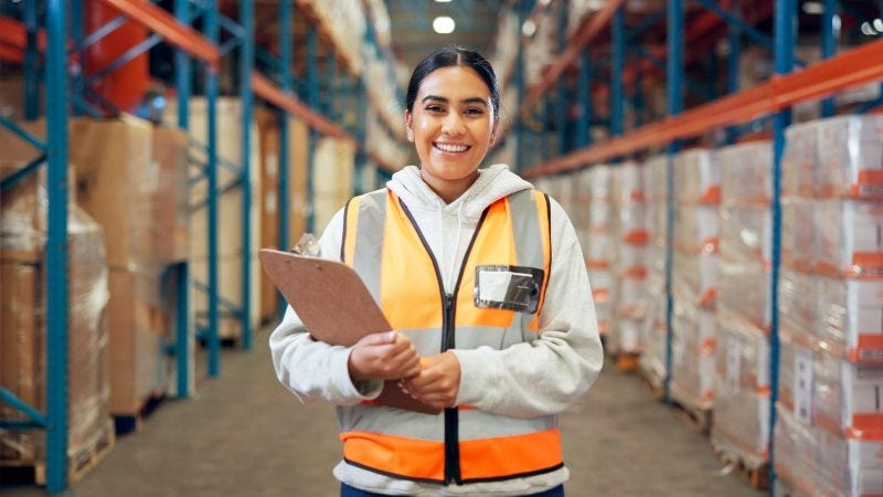 Inline Static ( 800x450)  - Woman in logistics