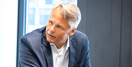 "What I like is the absolute customer focus. The DHL Express courier also helps our patient to put away the delivery. It's not in the contract - but it makes a big difference."