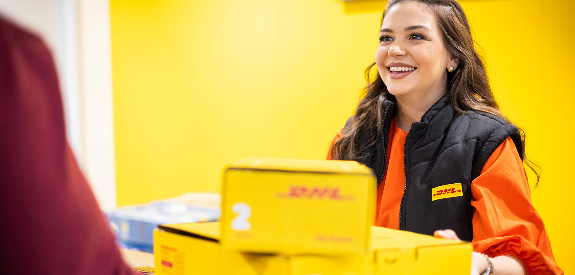 Stationary Services:﻿ DHL Express Flagship Stores and Service Points