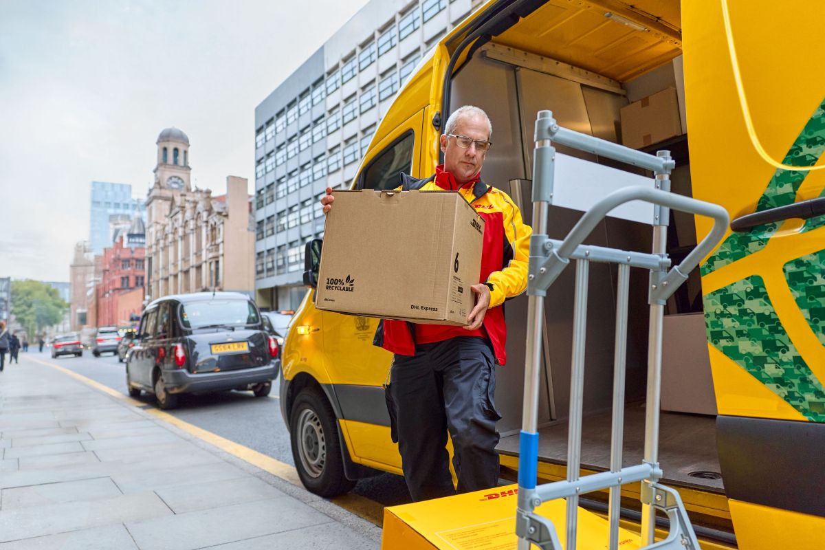 DHL worker