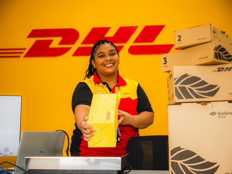 DHL Store agent with GoGreen Plus boxes