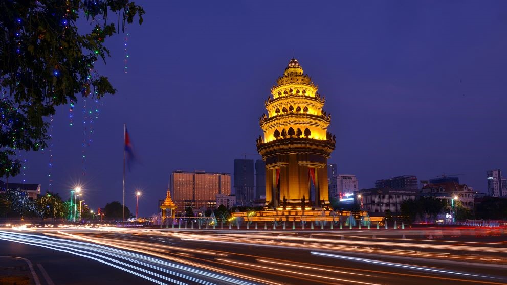 An image of Phnom Penh at night.