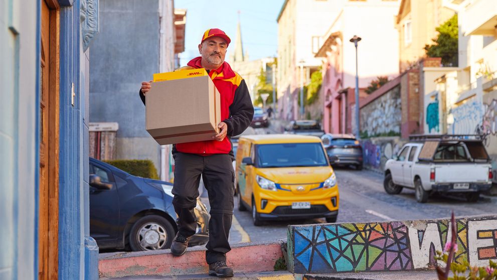 dhl express peru courier transporting imports