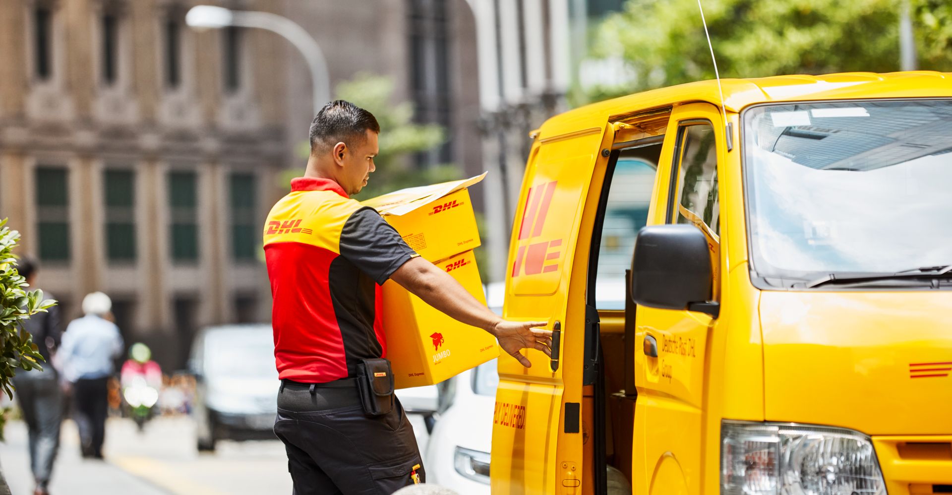 dhl employee delivering parcels, reflecting e-commerce growth