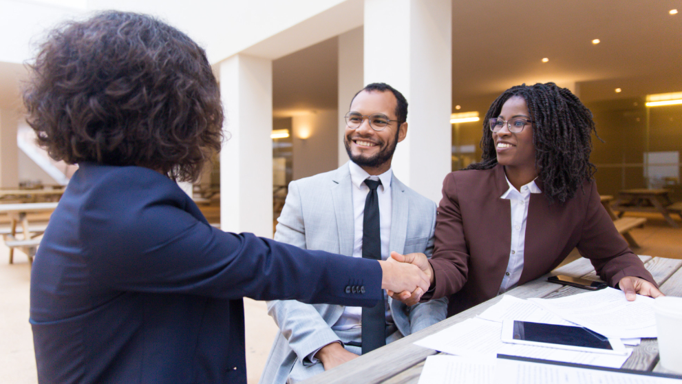 /content/dam/kenya/b2b-advice/b2b-advice/Closing the Deal.png
