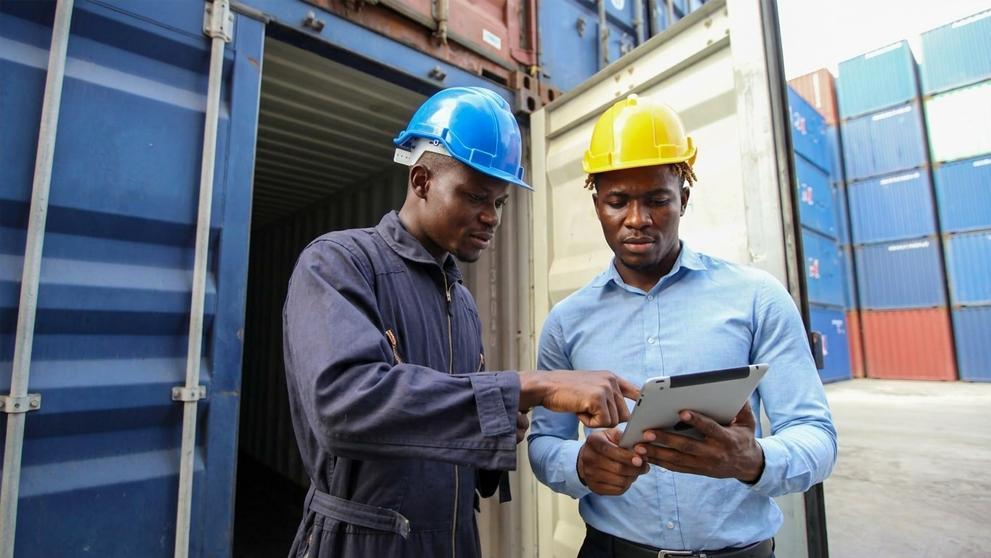 /content/dam/kenya/logistics-guide/essential-guide/Why a Customs Savvy Logistics Partner Makes All the Difference.jpg