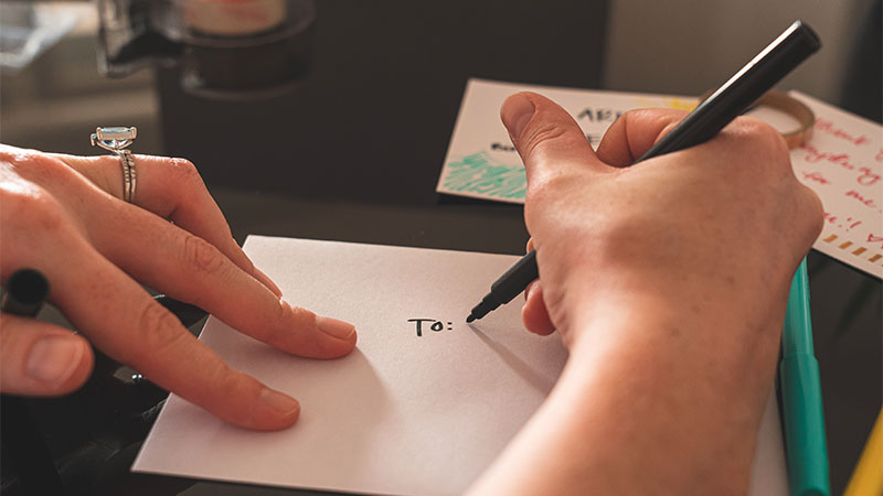 hand writing a note