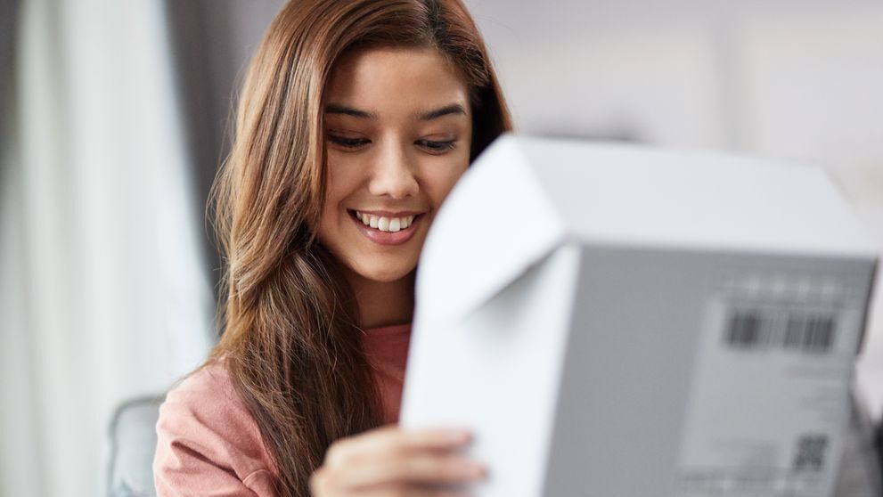 successful omnichannel marketing converts online shopper to a loyal customer