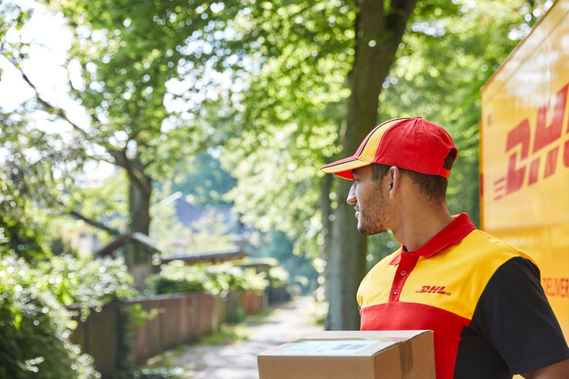 A DHL courier