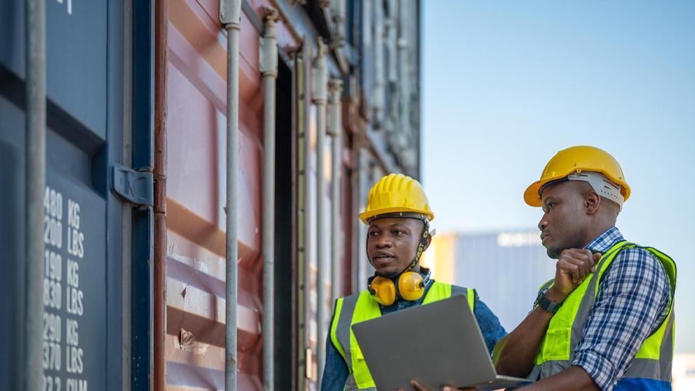 /content/dam/nigeria/logistics-advice/essential-guide/Clearance Holds and Correction Charges.jpg