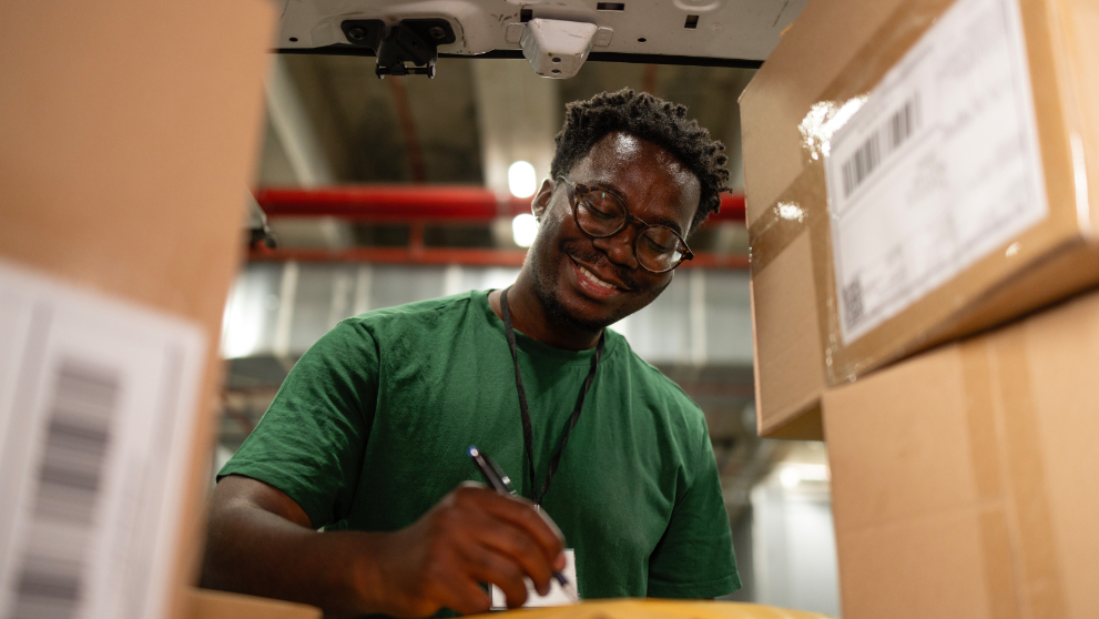 /content/dam/nigeria/logistics-advice/essential-guide/Technology That Simplifies.jpg