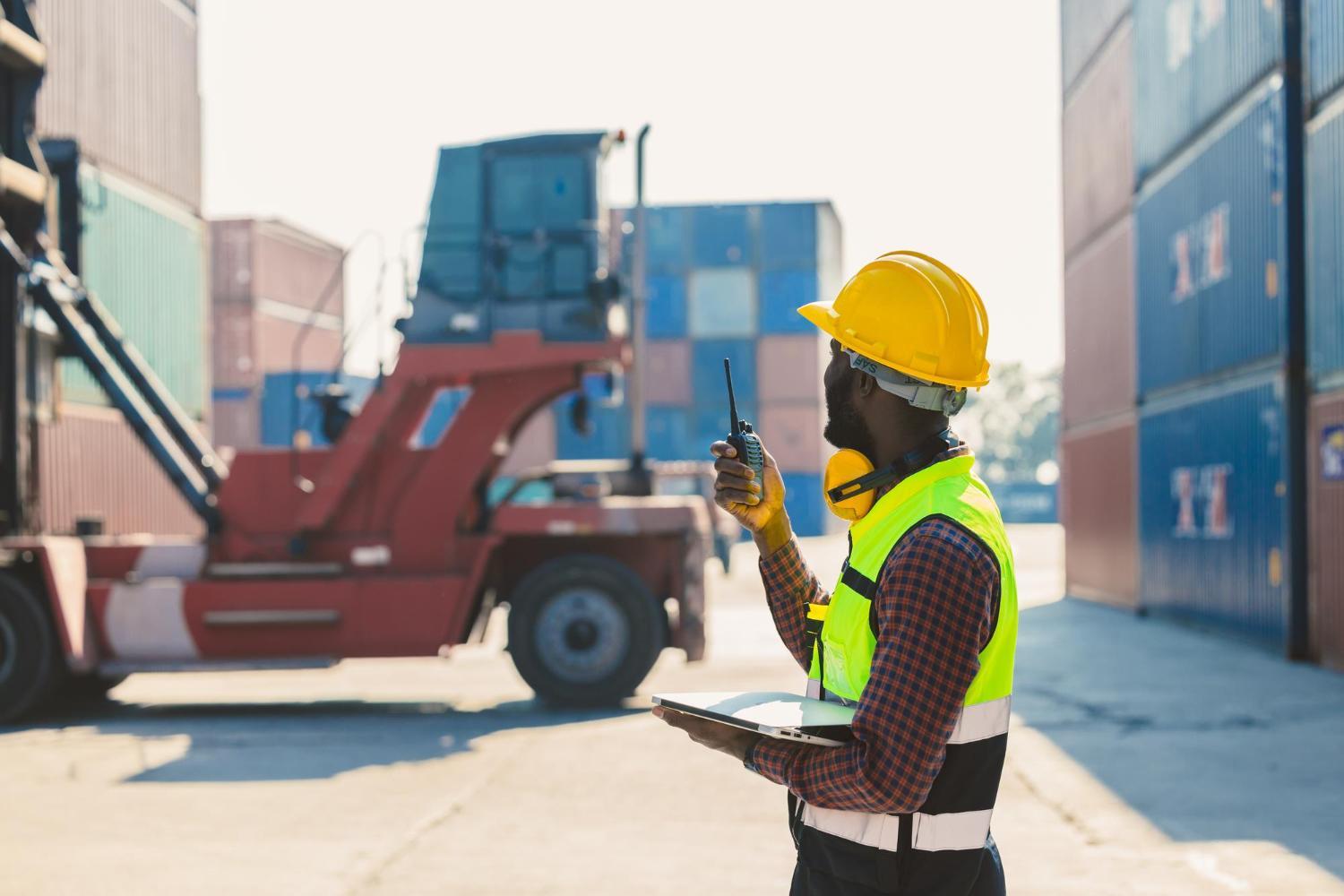 /content/dam/nigeria/shipping-with-dhl/exporting-with-dhl/Customs Support Helps SMEs Avoid Costly Delays.jpg