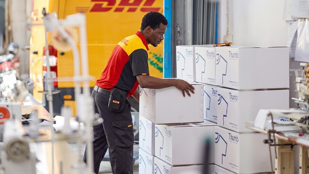 /content/dam/nigeria/shipping-with-dhl/getting-started/Arrange a pickup or drop off your shipment.jpg