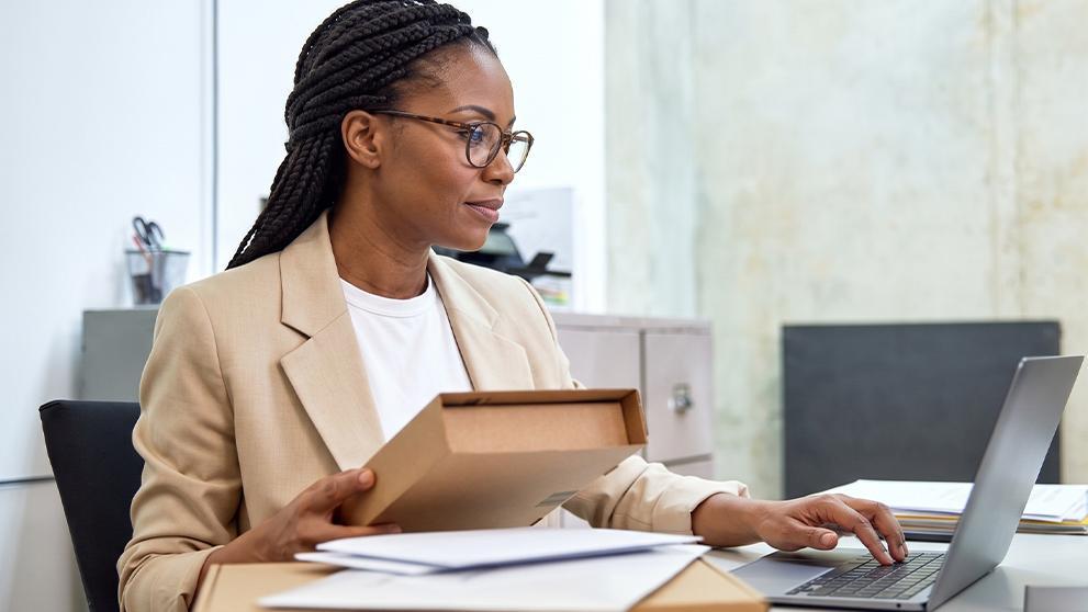 /content/dam/nigeria/shipping-with-dhl/getting-started/Complete the customs invoice carefully.jpg