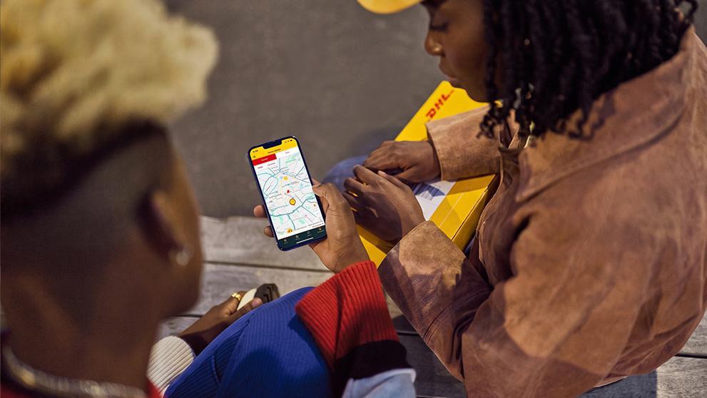 /content/dam/nigeria/shipping-with-dhl/getting-started/How to track a DHL Express shipment in Nigeria.jpg