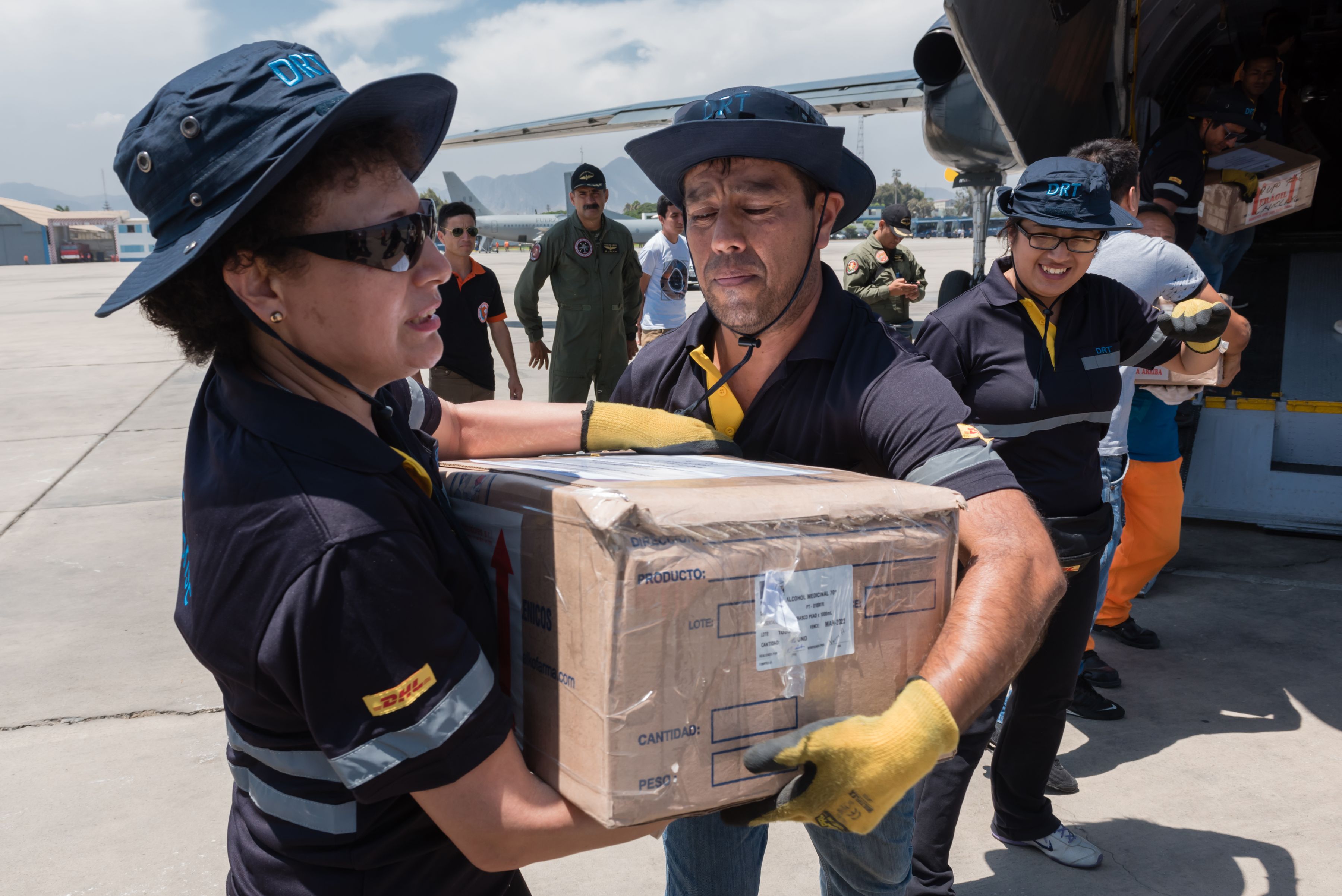 relief-packges-unloading-from-plane