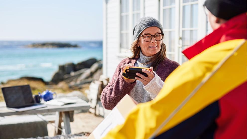 /content/dam/south-africa/logistics-advice/essential-guides/Know the Surcharges Before You Ship.jpg