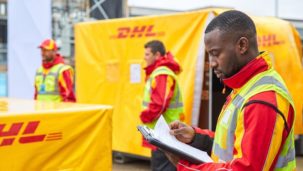 /content/dam/south-africa/logistics-advice/essential-guides/The Right Documentation Helps Keep Dangerous Goods Moving.jpg