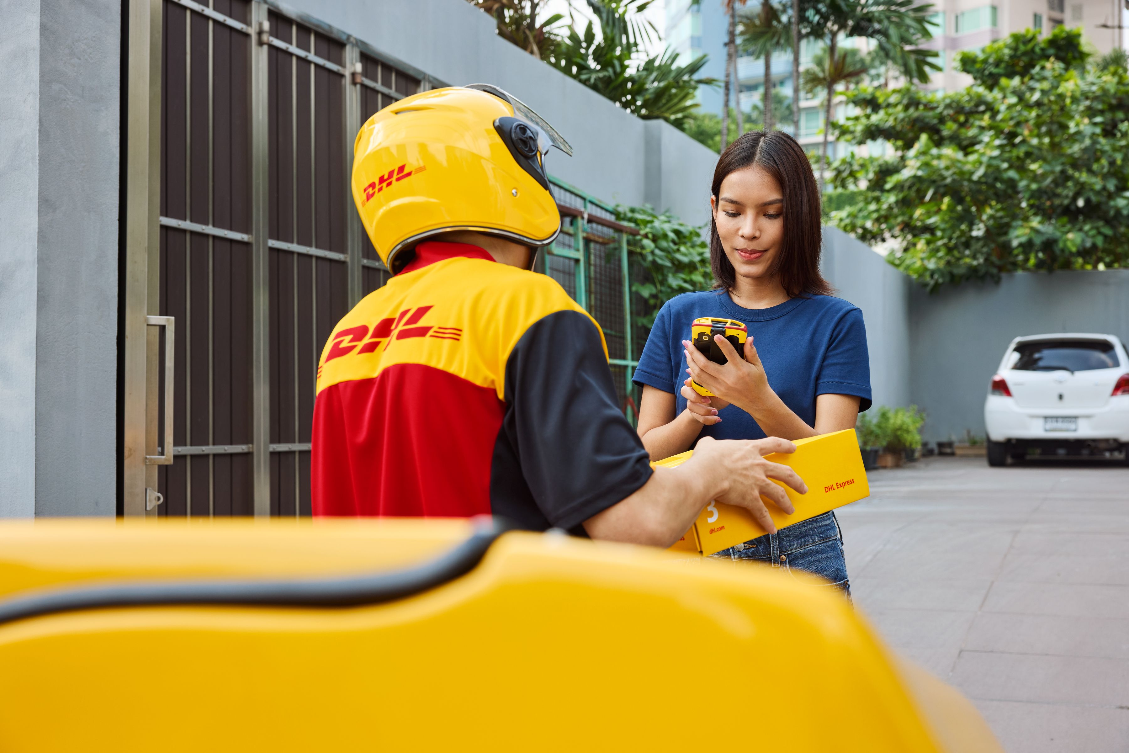 /content/dam/south-africa/logistics-advice/logistics-insight/When Tracking Details Take a Moment to Appear.jpeg