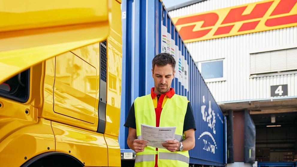 /content/dam/south-africa/shipping-with-dhl/exporting-with-dhl/Lean on the Logistics Experts.jpg