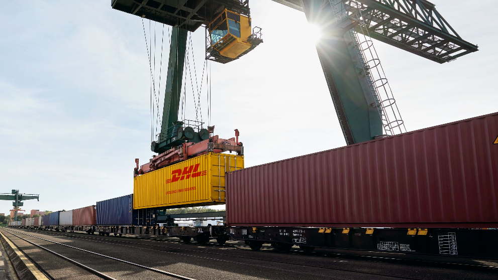 /content/dam/south-africa/shipping-with-dhl/get-started/Low Emission Options Across Every Mode.jpg