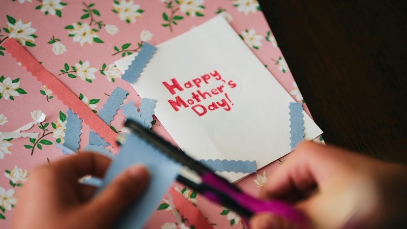 Dekoratif Makaslı El Yapımı Anneler Günü Kartı