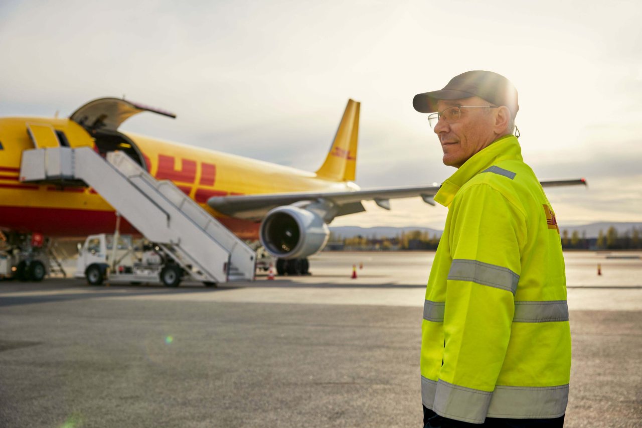 airplane dhl