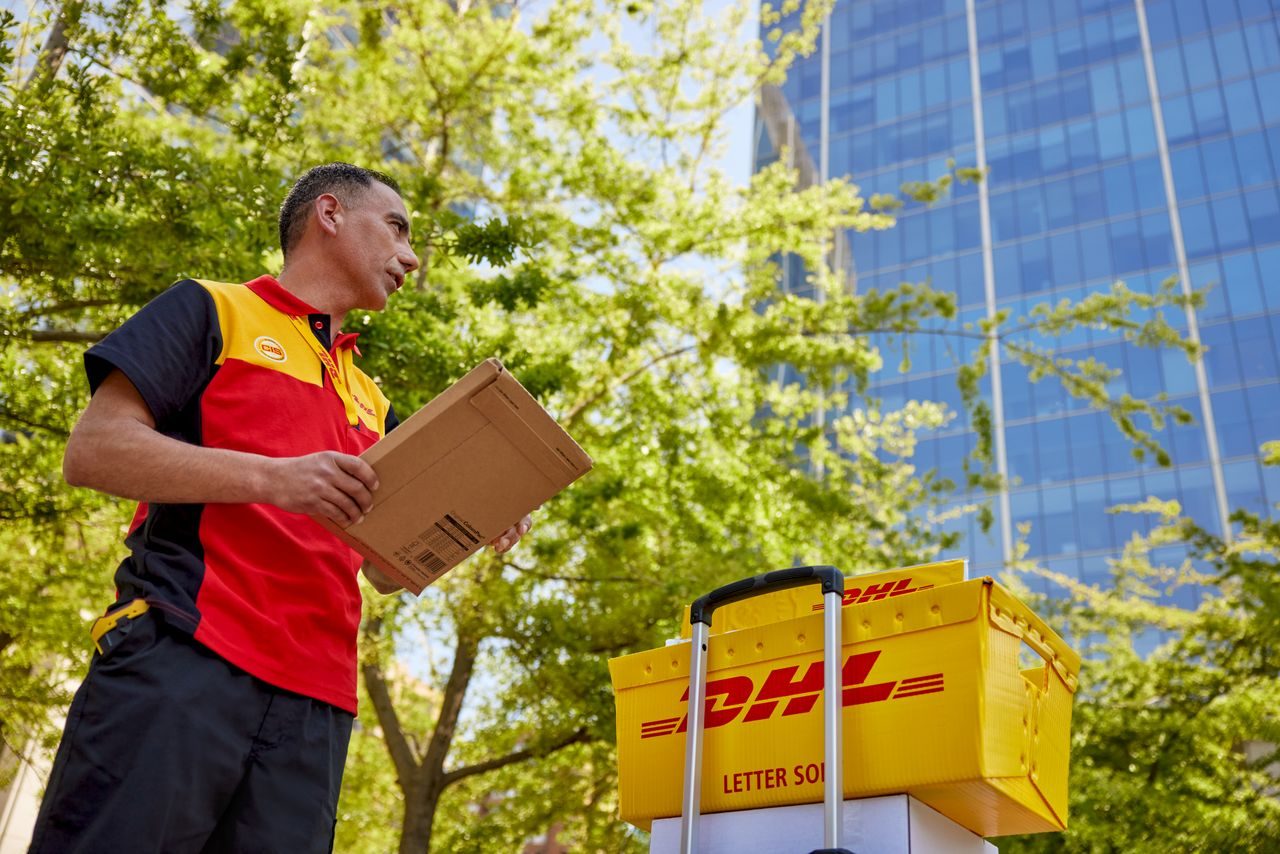 dhl courier van 