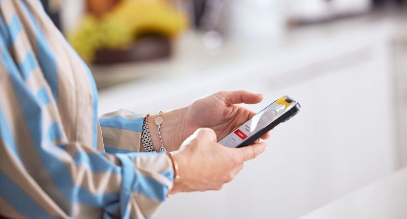 Customer engaging with business’s geofencing marketing ad