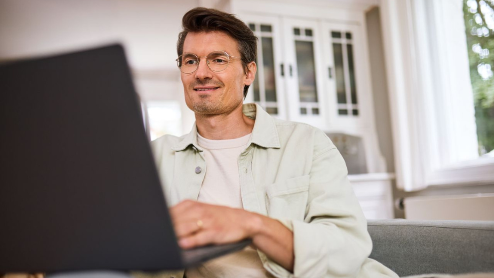 Somebody exploring an online catalogue, ready to make a purchase.