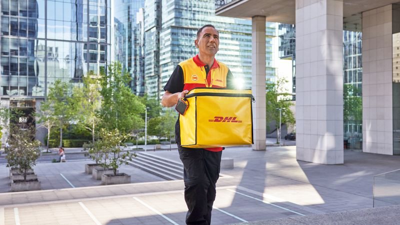 delivery packaging secure shipping dhl express