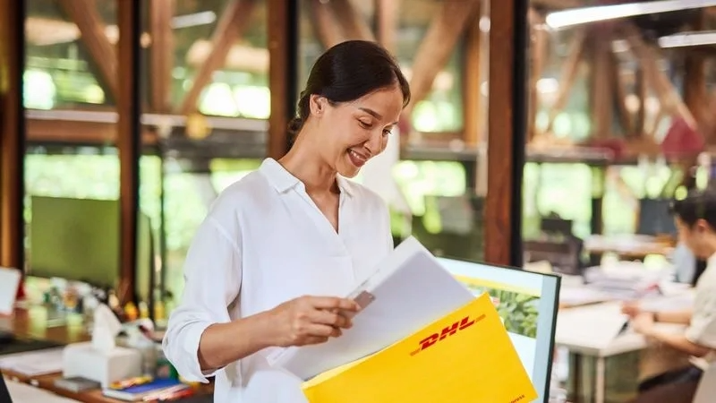 dhl important document delivery envelope