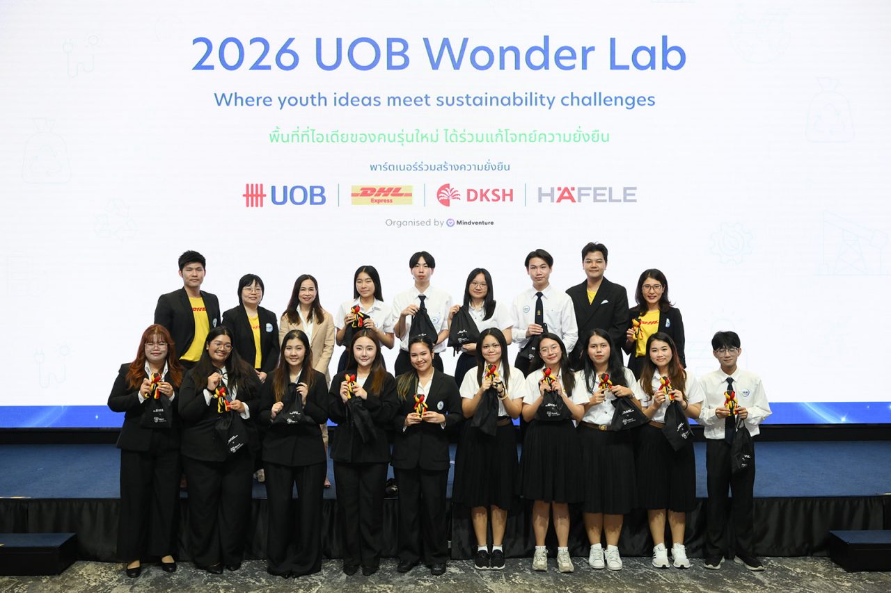 Students in DHL challenge