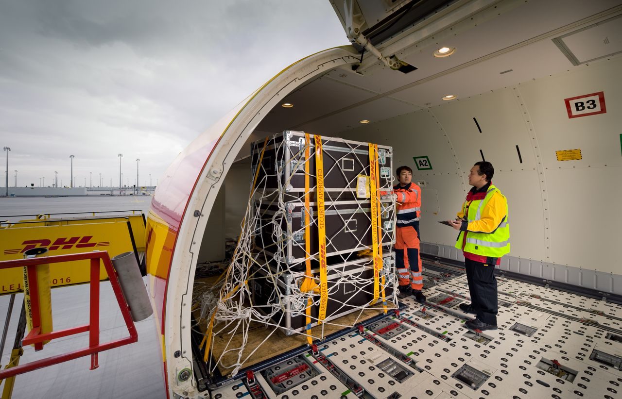 Heavy Weight at DHL plane