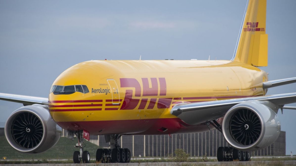 DHL SINGAPORE AIRLINES 777-200LRF シンガポール 銘打ち