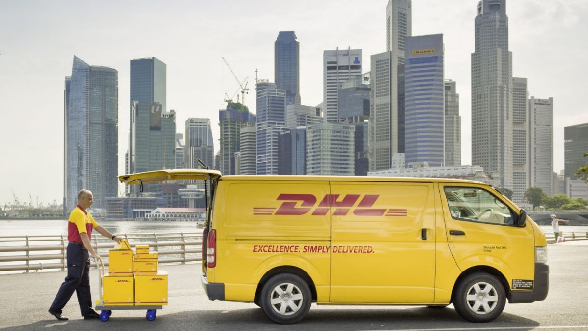 激安挑戦！！ Express DHL is of Zero-tolerance a With Down, Cracking 乗用車